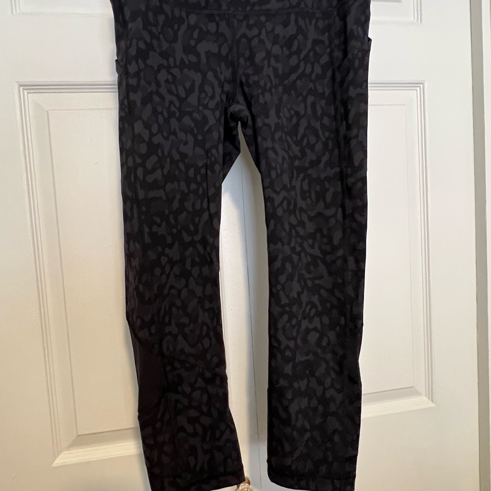 Lululemon Align Crop Size 6 in Excellent Condition!